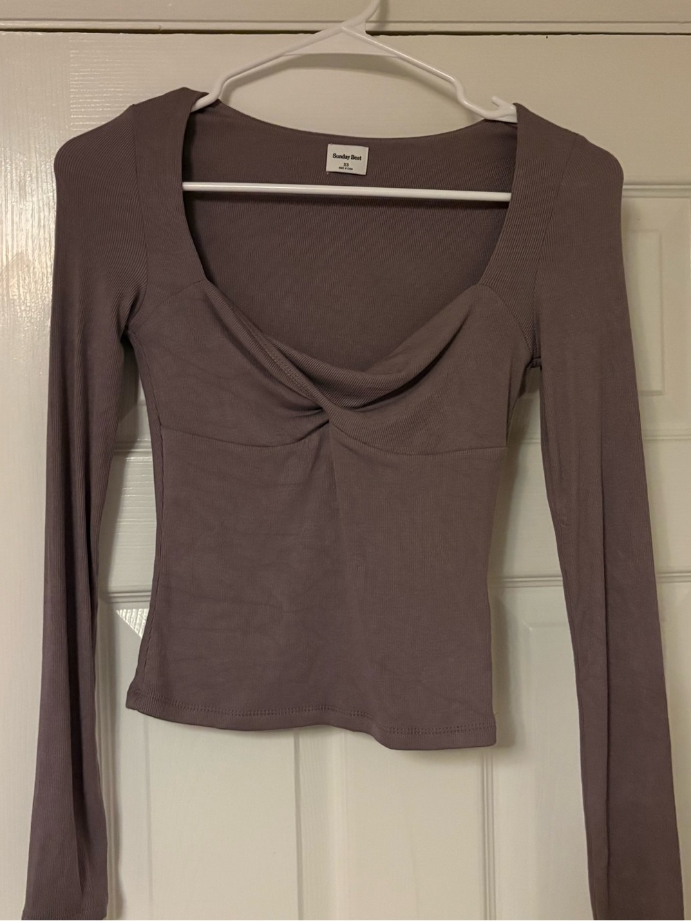 Aritzia Sunday Best Lula long sleeve twist front top mauve xs